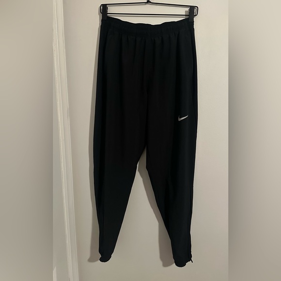 Men's Form Dri-FIT Standard-Fit Tapered-Leg Training Black Training Joggers - Picture 8 of 9